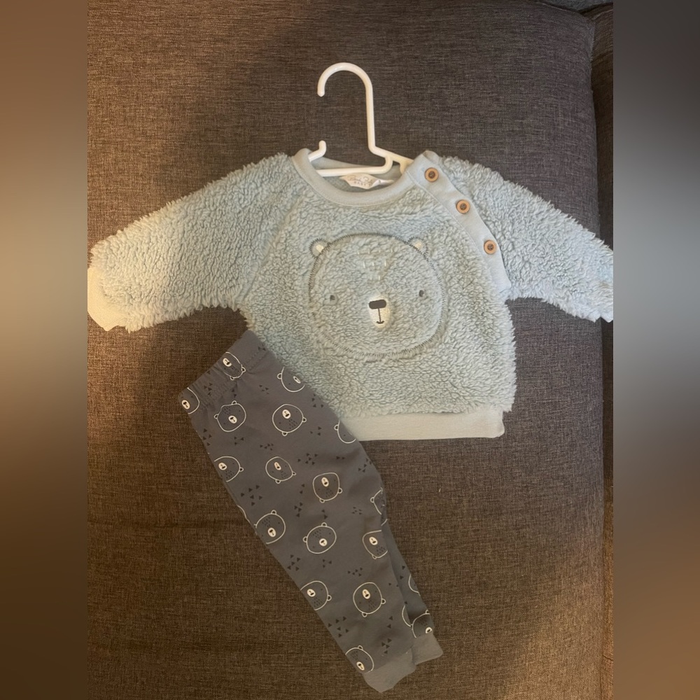 2 pc Bear outfit.